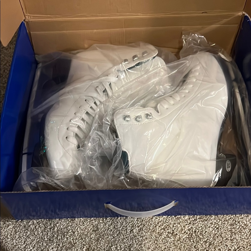 Riedell Emerald Women’s figure Skates-NEW!!!!